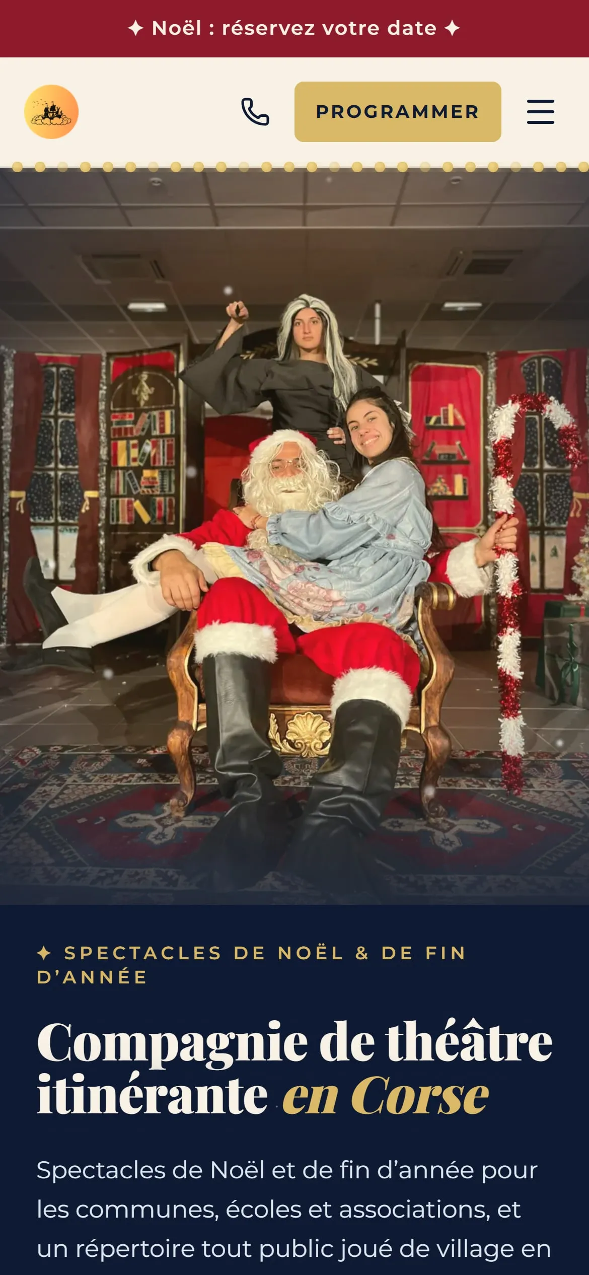 Page d'accueil du site de la compagnie Les Corsaires sur téléphone : spectacles de Noël et de fin d'année, photo de la troupe en costumes, titre « Compagnie de théâtre itinérante en Corse » et bouton Programmer